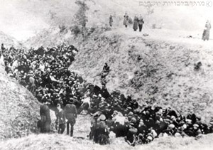 יהודים לפני הוצאתם להורג. סדולבונוב, אוקראינה