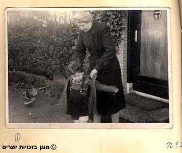הילדה היהודיה דוט ומצילתה ההולנדית מיפ