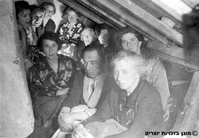 יהודים מתחבאים בעלית גג בהולנד