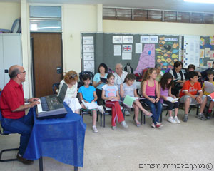 ילדים וקשישים בתל אביב