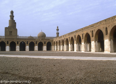 חצר מסגד בקהיר