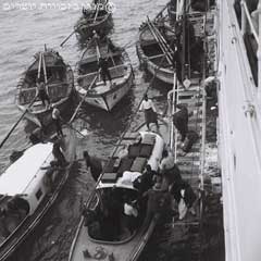 עולים מגיעים לנמל יפו, 1933
