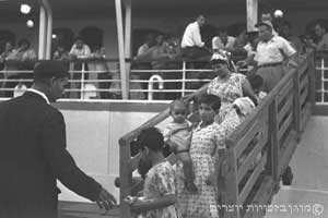 עולים ממרוקו מגיעים לנמל חיפה, 24 בספטמבר 1954
