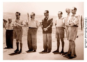 מנהיגי היישוב שנעצרו ב"שבת השחורה" במחנה לטרון