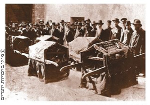 ספרי תורה שחוללו בפוגרום קישינב מובאים לקבורה בבית העלמין היהודי
