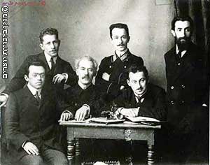ז'בוטינסקי וחבריו למערכת השבועון היהודי-ציוני ברוסית, 'ראזסוויט', פטרבורג, סביב 1906