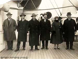 ז'בוטינסקי (משמאל) ועמיתים למשלחת הציונית לארה"ב, 1921