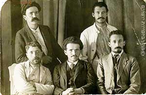 בן-גוריון עם חבריו למערכת 'האחדות', עיתון מפלגת 'פועלי ציון' בארץ ישראל, ירושלים, 1911