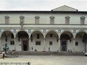 בית היתומים בפירנצה, נבנה במאה החמש עשרה