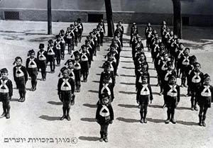 ילדים חברי ארגון "בני הזאבה", 1935