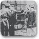 שוטר בריטי עורך חיפוש בבגדי תושב ערבי, 1936