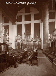 פנים בית הכנסת הפורטוגזי, אמסטרדם, 1925 בערך