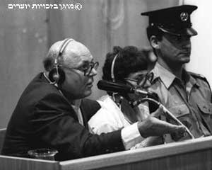 ג'ון איוואן דמיאניוק מעיד במשפטו, בנייני האומה, ירושלים, 5 במאי 1987
