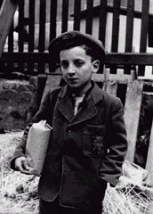 ילד יהודי בבנדין (Bedzin)