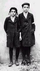 שני ילדים יהודיים בבנדין, 1939 (Bedzin)