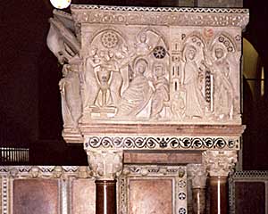 עמדת המטיף (pulpito) בקתדרלה של ברגה : הבשורה, הולדת ישו