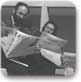 עולים קוראים עיתונים במרכז קליטה בדימונה, 1972