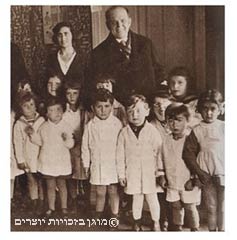 חיים נחמן ביאליק מבקר  בגן הילדים העברי  "תרבות" קרקוב, פולין,  1931